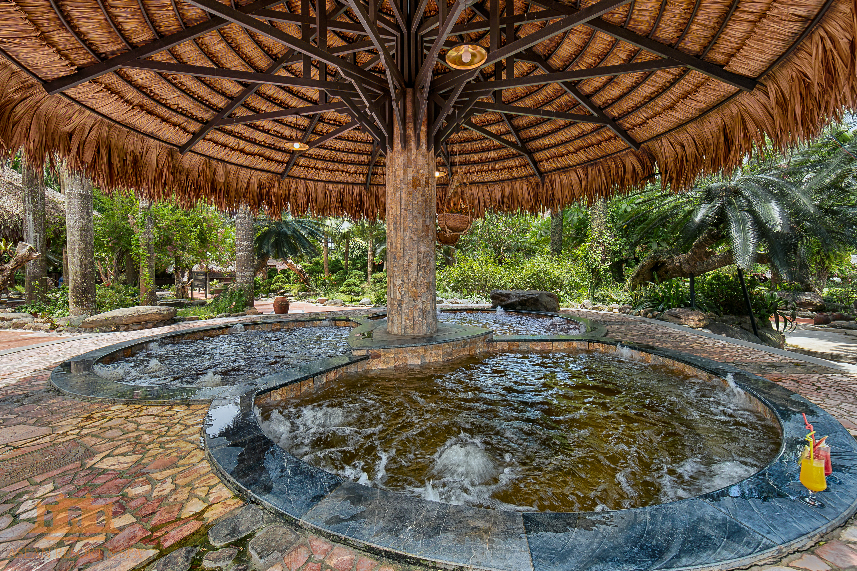 Bể sục tại Asean Resort